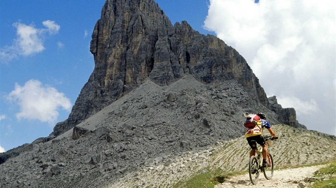 Fond d'écran de vélo de montagne #9 - 1366x768