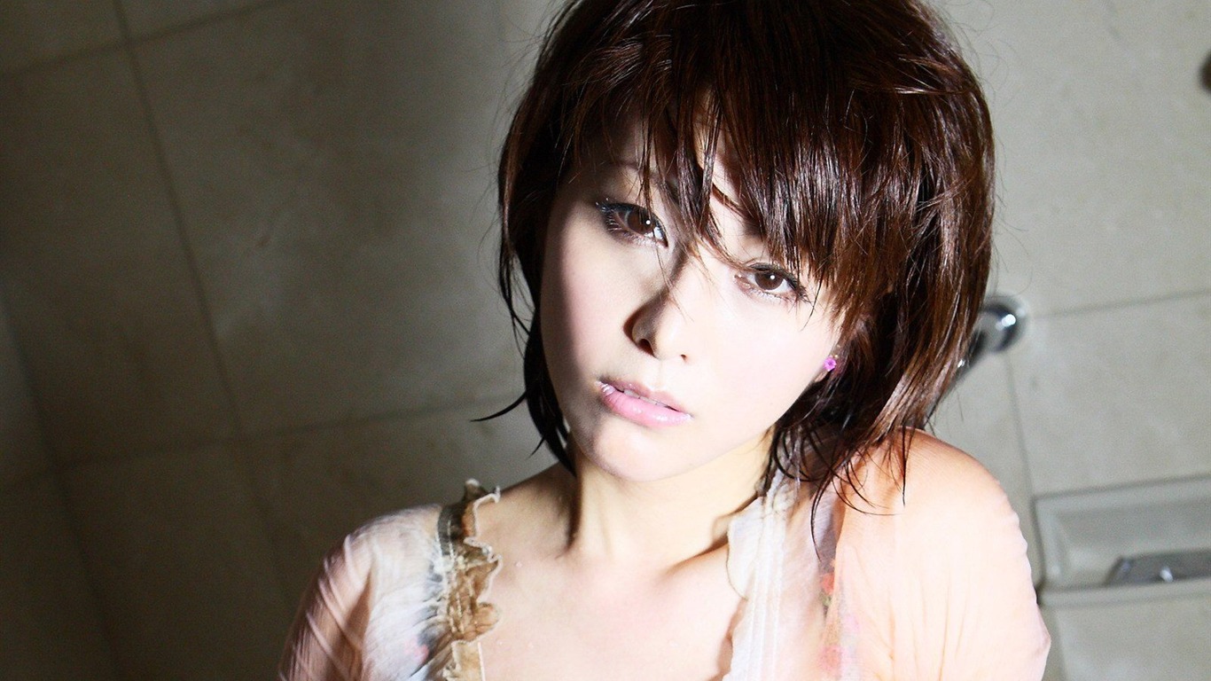 Japonesa Asami Kumakiri hermoso fondo de pantalla #6 - 1366x768
