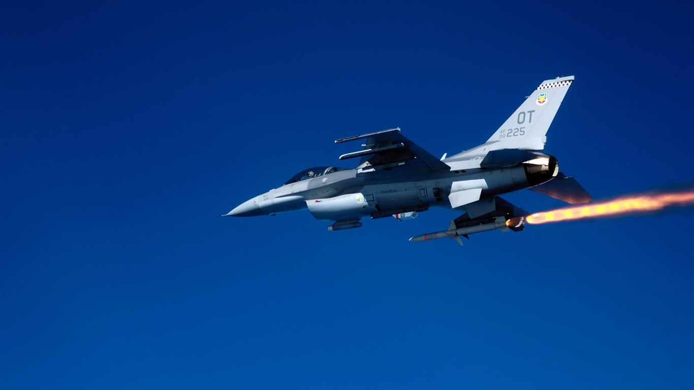 The military jet wallpaper #4 - 1366x768