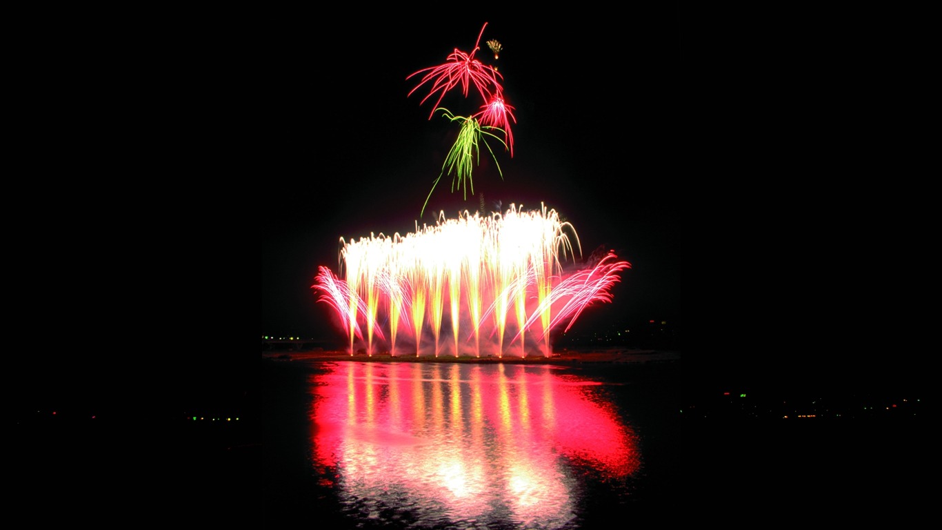 Festival de Fuegos Artificiales pantalla fondos de escritorio #33 - 1366x768