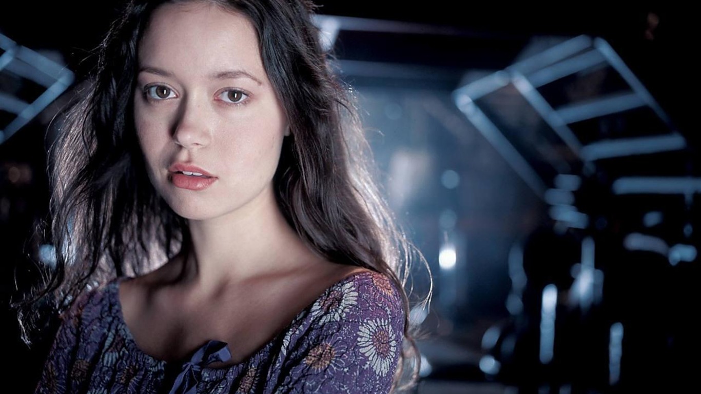 Summer Glau wallpaper #7 - 1366x768