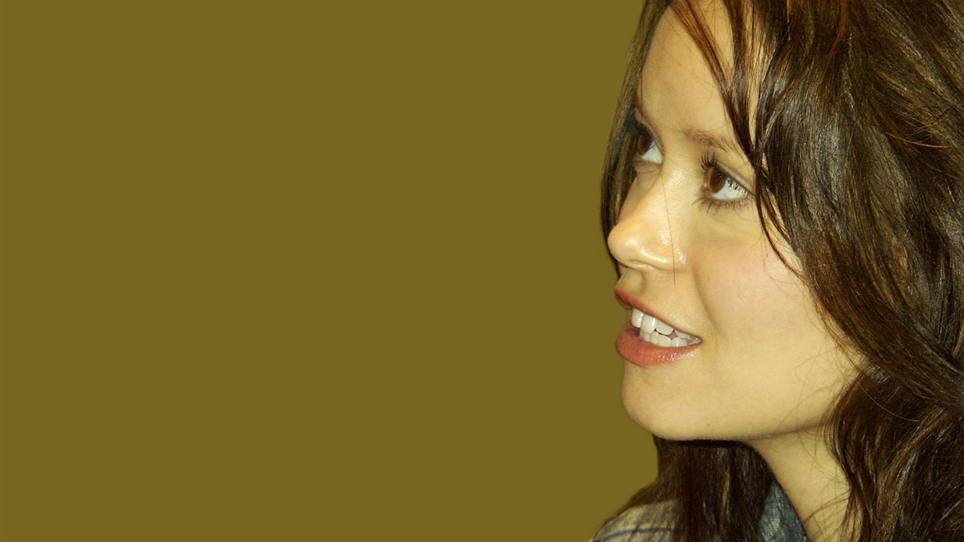 Summer Glau wallpaper #12 - 1366x768