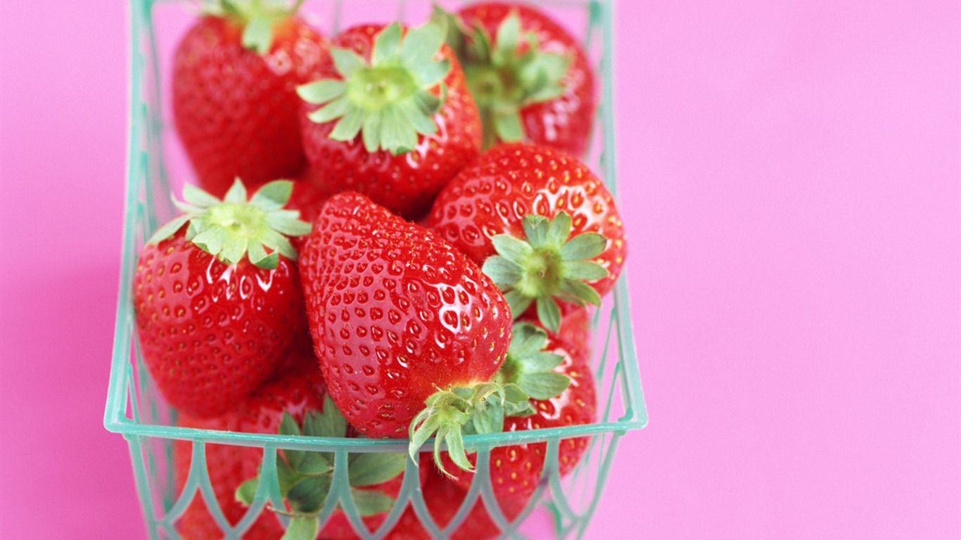 Fond d'écran aux fraises fraîches #16 - 1366x768