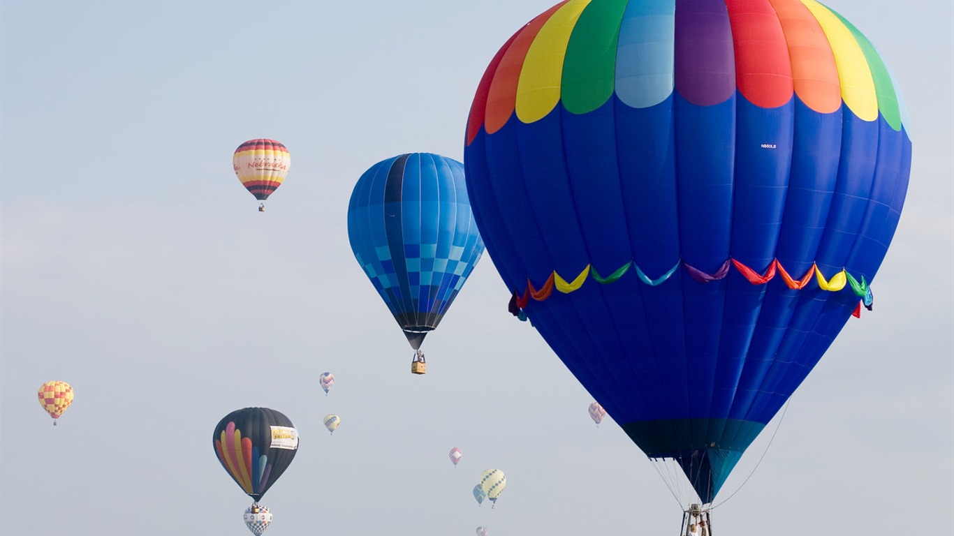 Hot air balloon wallpaper #13 - 1366x768