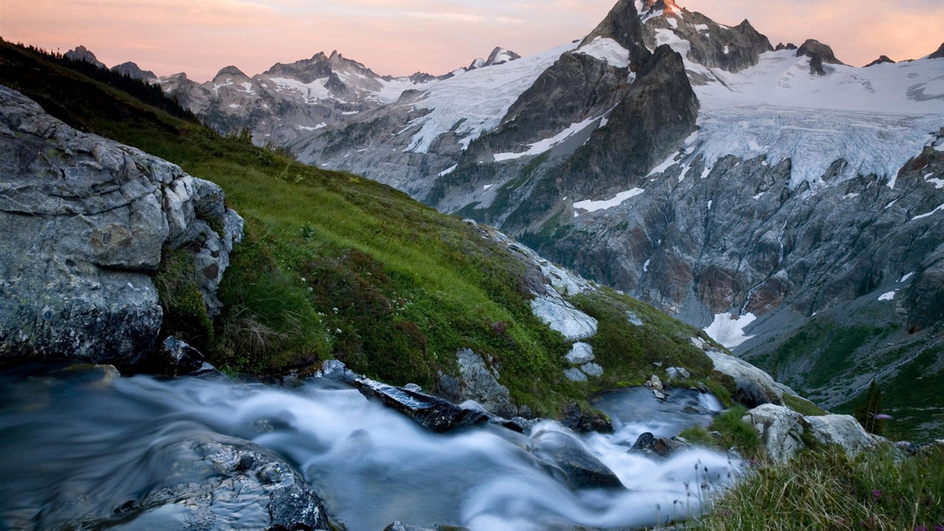 Water streams HD Wallpapers #7 - 1366x768