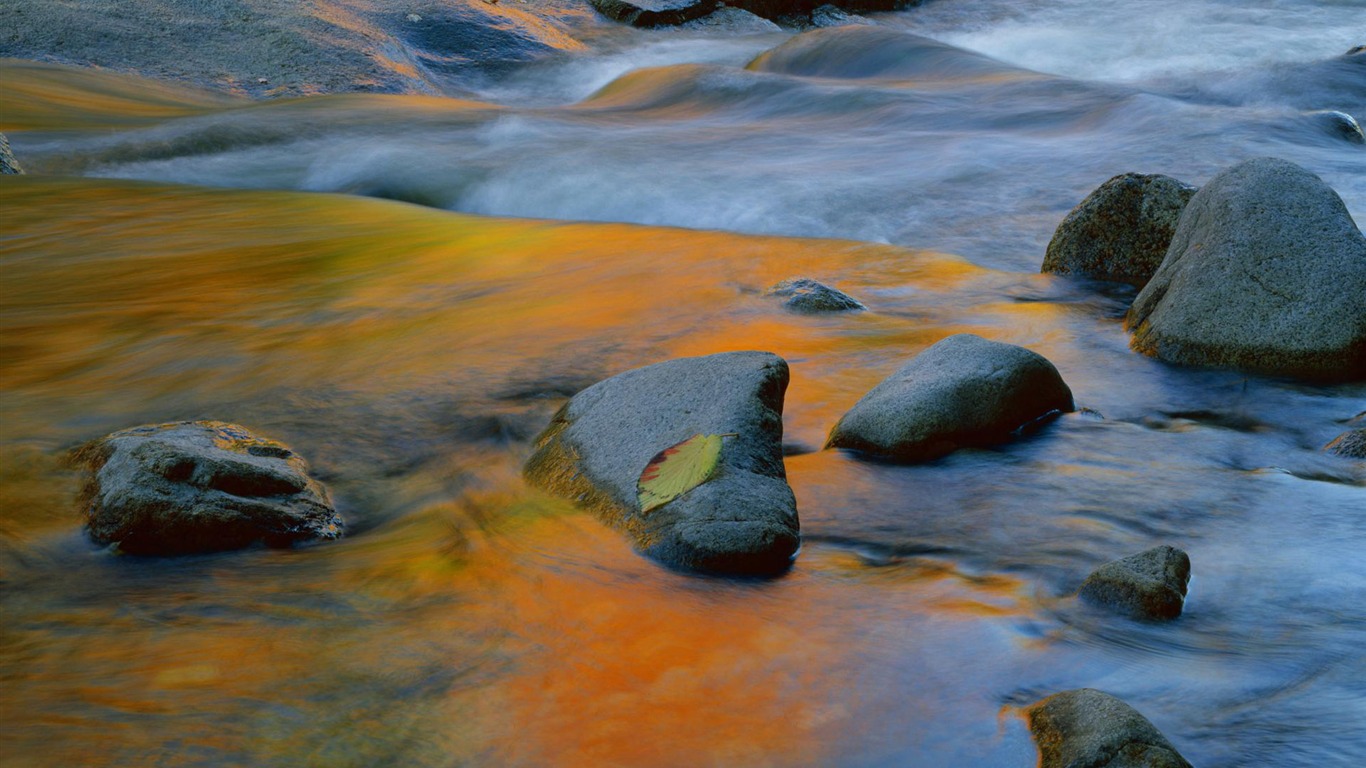 Water streams HD Wallpapers #31 - 1366x768