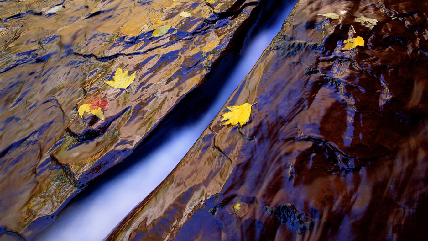 Water streams HD Wallpapers #36 - 1366x768