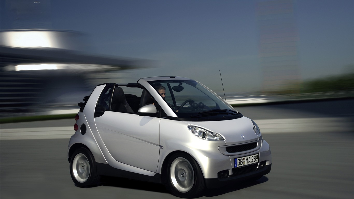 Smart Outdoor Photo Wallpaper #14 - 1366x768