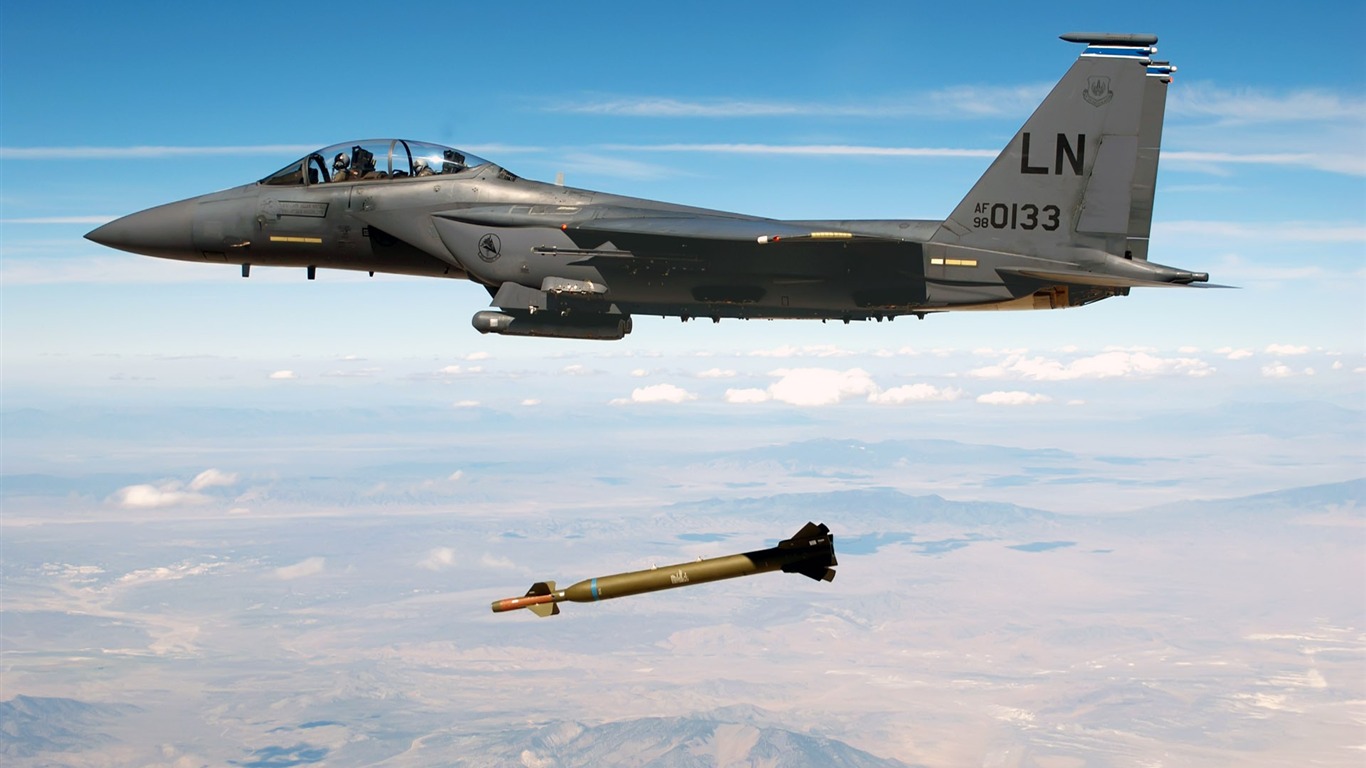 寬屏軍用飛機壁紙 #1 - 1366x768