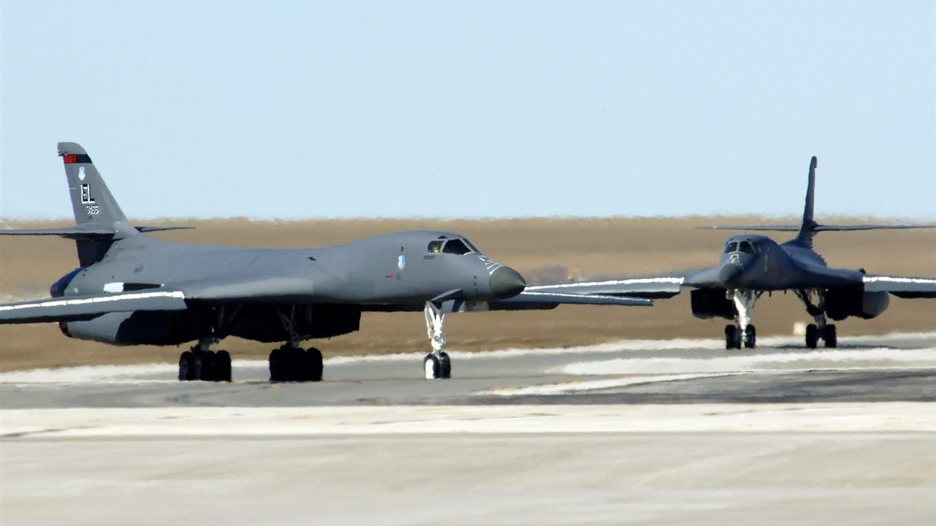 寬屏軍用飛機壁紙 #15 - 1366x768