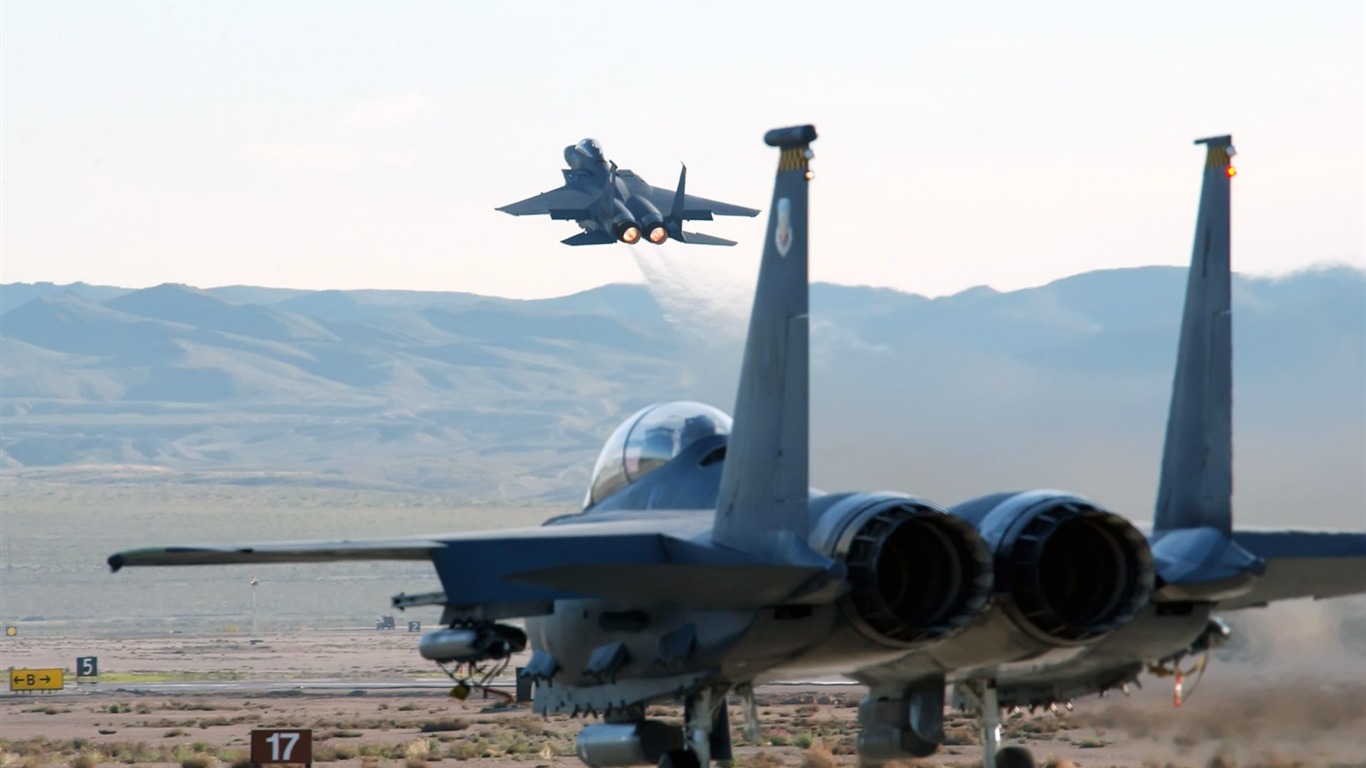 寬屏軍用飛機壁紙 #18 - 1366x768