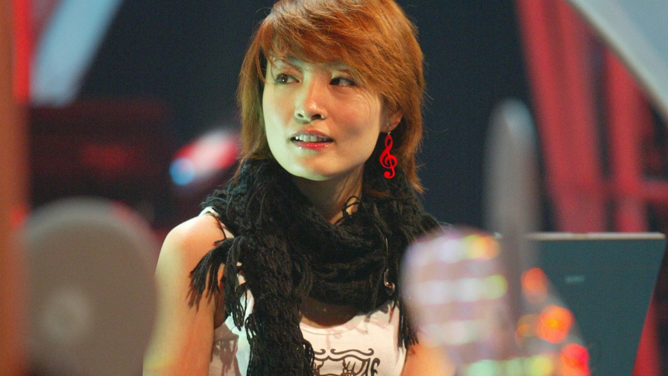 Fond d'écran Singer Lin Chen #4 - 1366x768