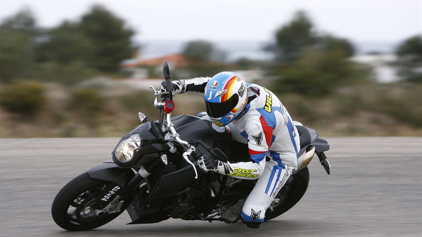 Turn Motocykl Tapeta Kolekce #14 - 1366x768