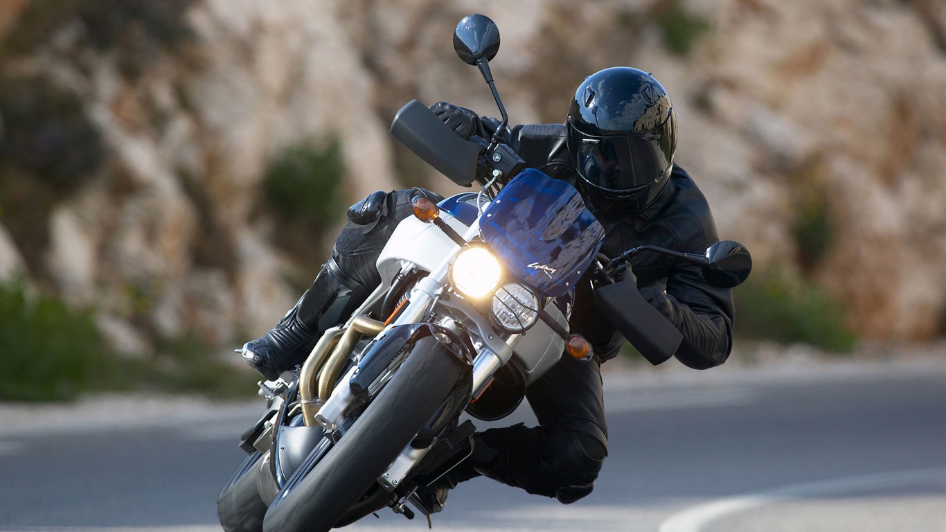 Turn Motocykl Tapeta Kolekce #25 - 1366x768