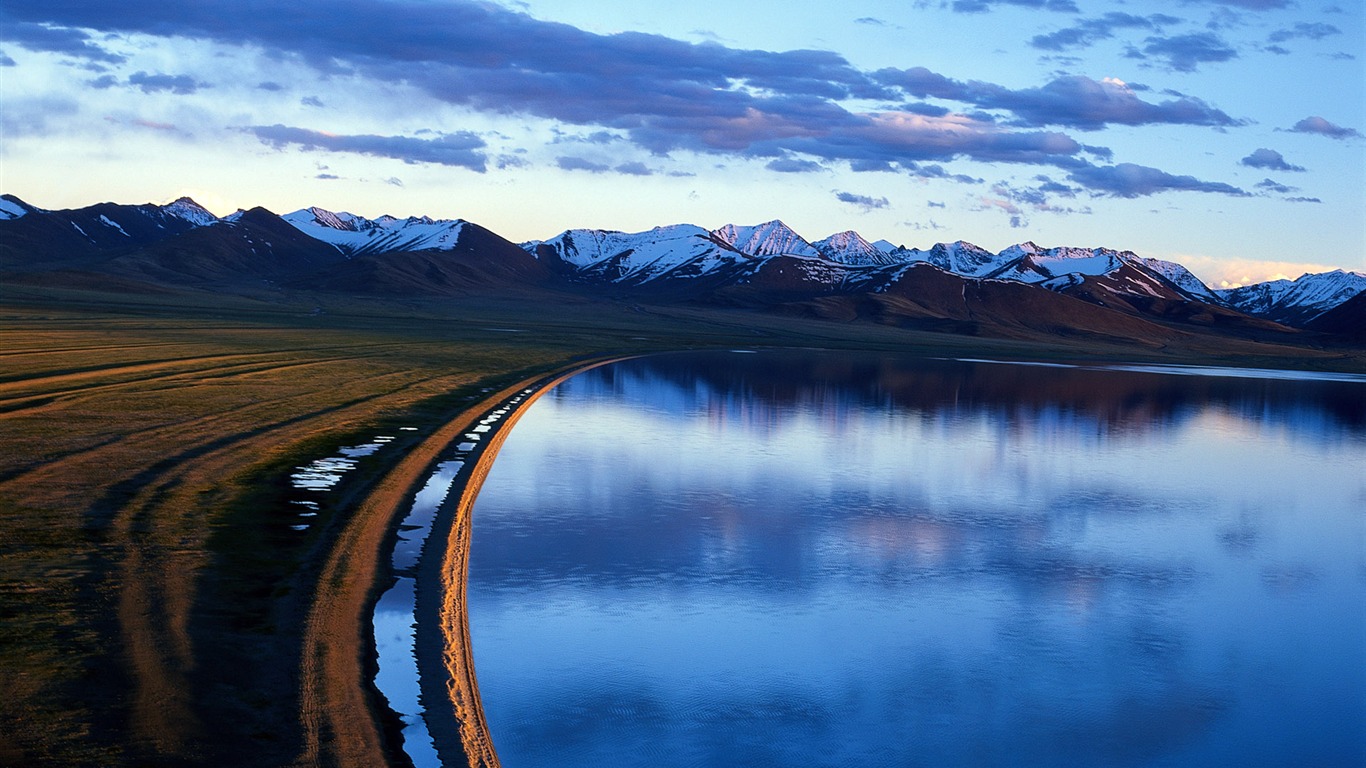 China's majestic rivers and mountains wallpaper #15 - 1366x768