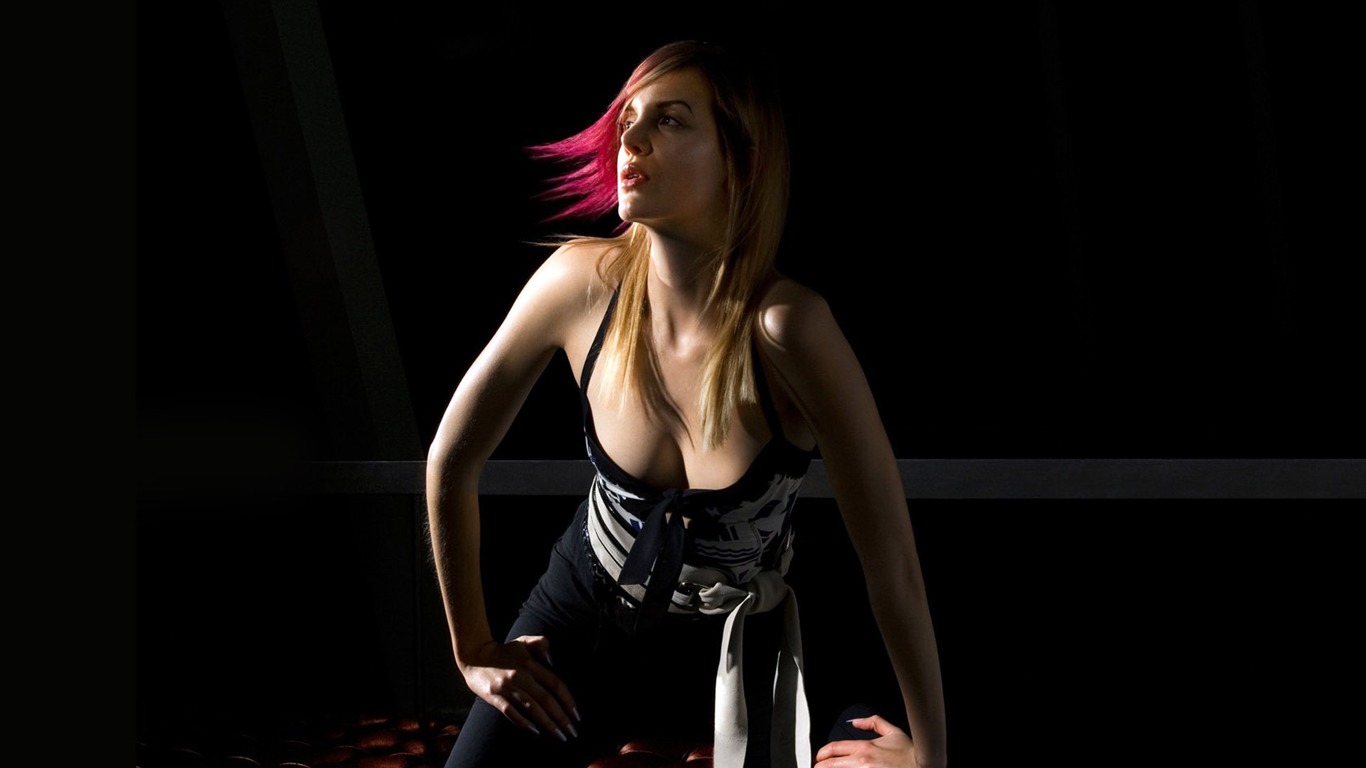 Premium Creative Wallpaper (4) #11 - 1366x768