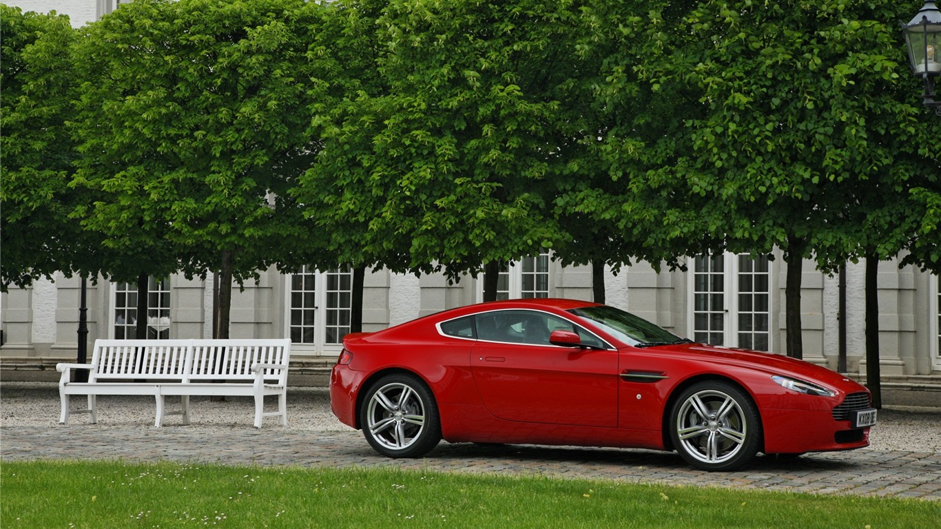 Tapety na plochu Aston Martin (1) #11 - 1366x768