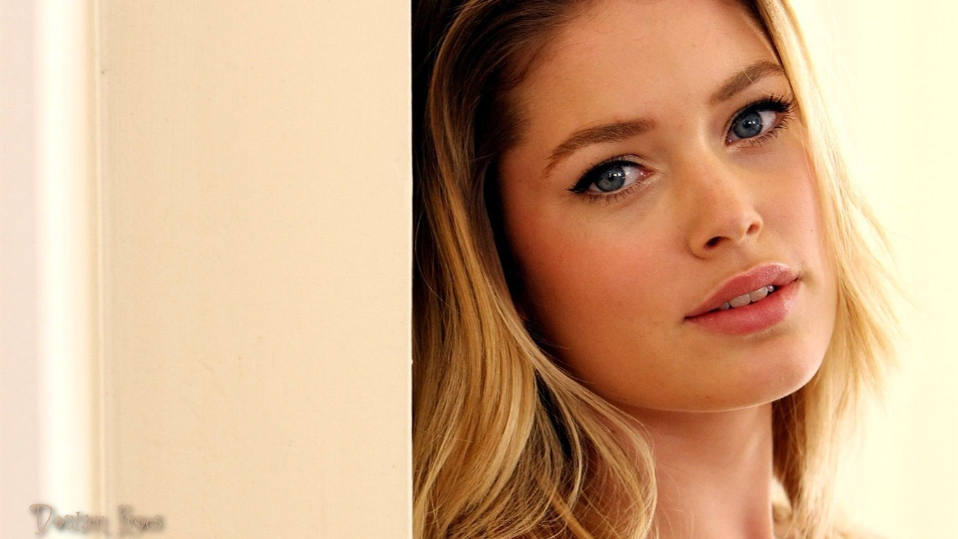 Doutzen Kroes 杜晨·科洛斯美女壁紙 #4 - 1366x768