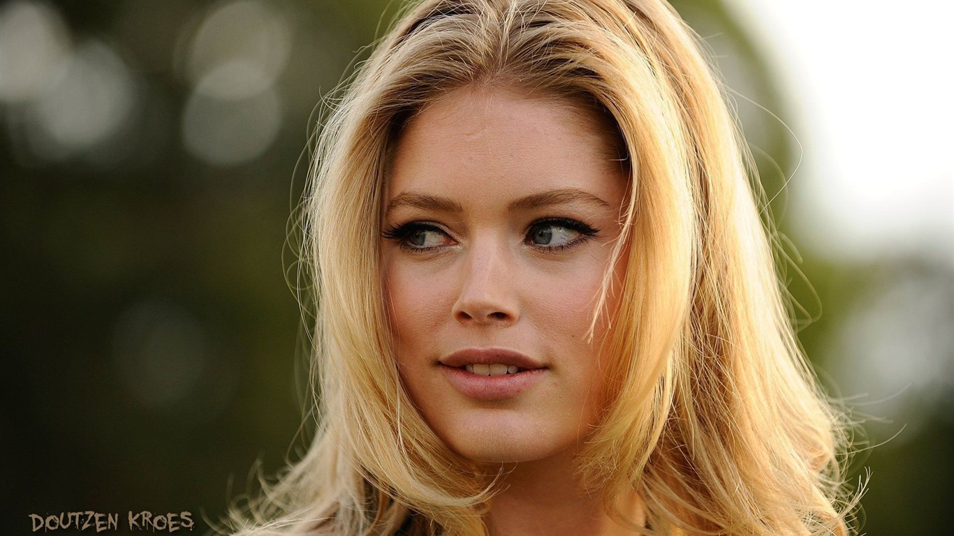 Doutzen Kroes 杜晨·科洛斯 美女壁纸21 - 1366x768