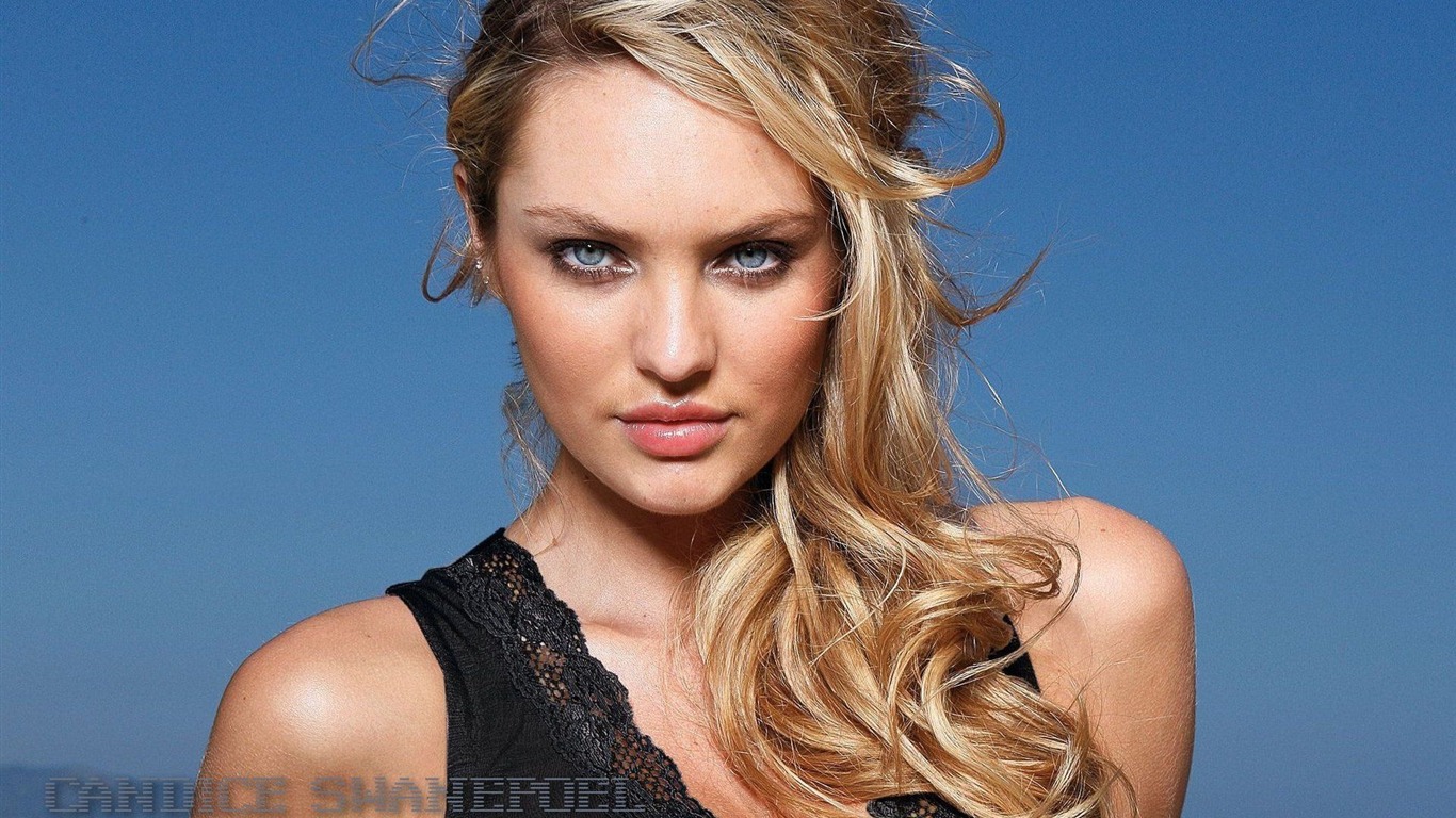 Candice Swanepoel beau fond d'écran #28 - 1366x768