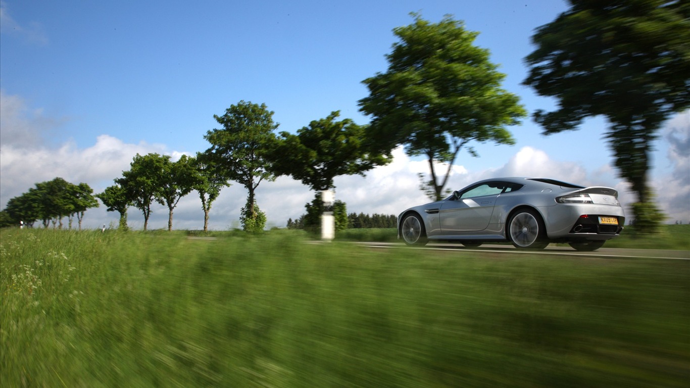 Aston Martin 阿斯頓·馬丁 壁紙(四) #15 - 1366x768