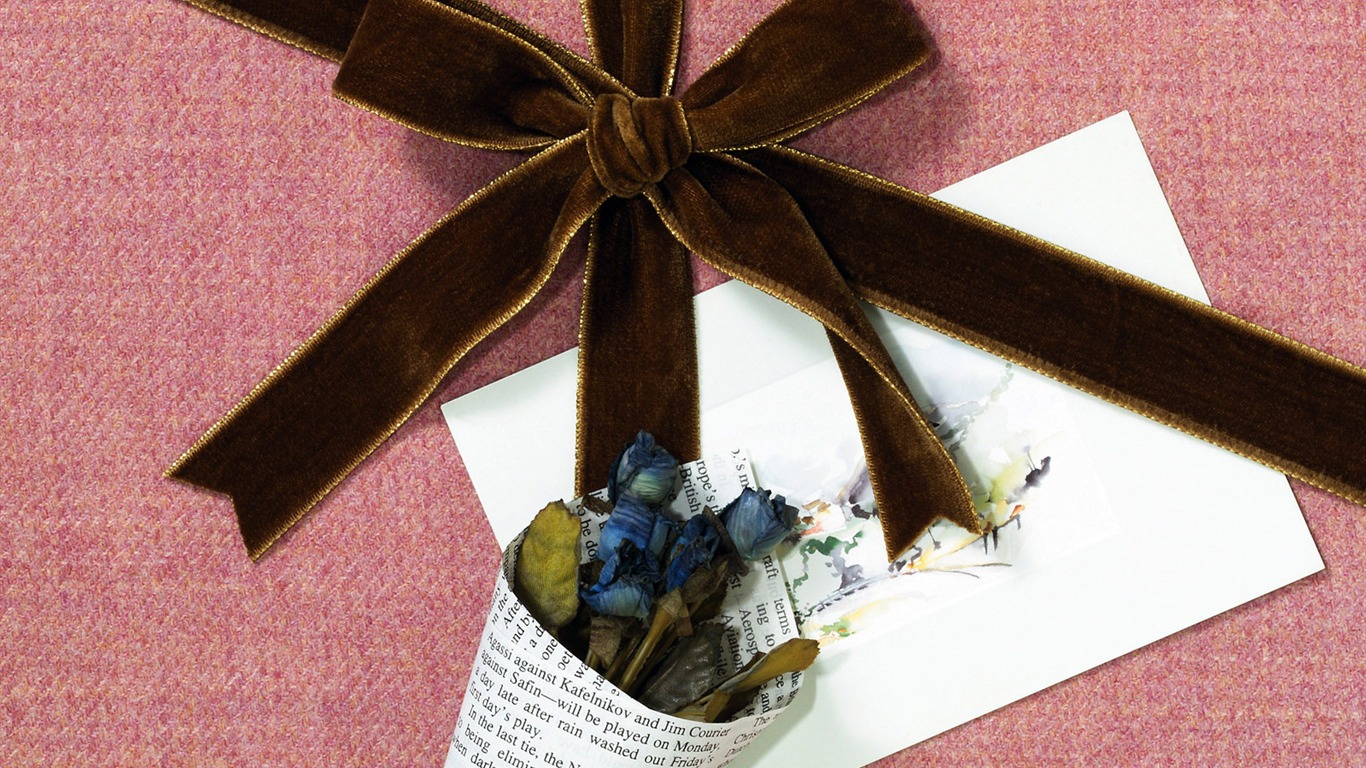 Gift decoration wallpaper (1) #11 - 1366x768