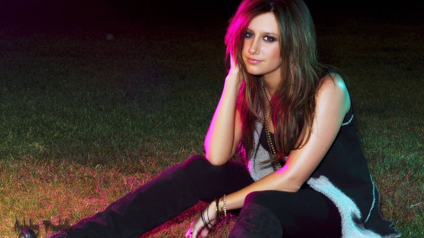 Ashley Tisdale 阿什丽·提斯代尔 美女壁纸(二)7 - 1366x768