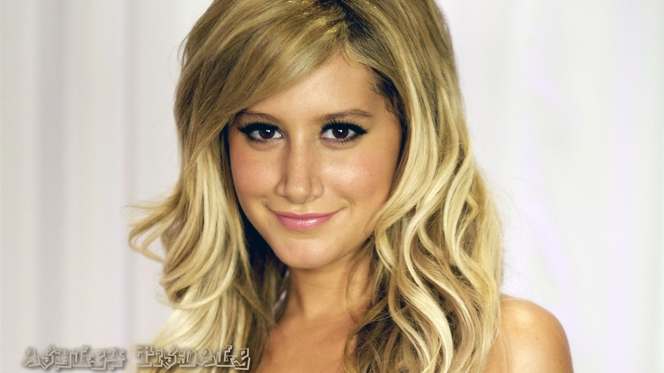 Ashley Tisdale 阿什丽·提斯代尔 美女壁纸(二)8 - 1366x768