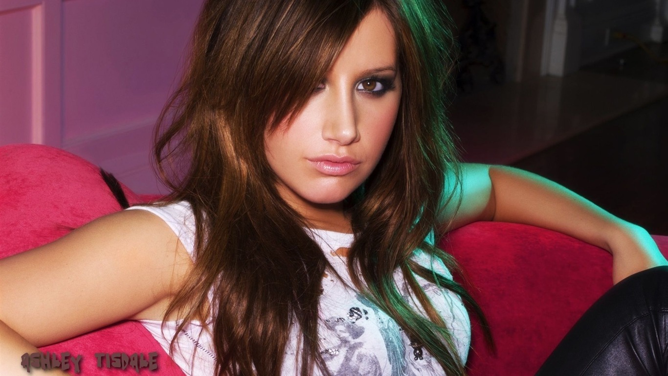 Ashley Tisdale 阿什丽·提斯代尔 美女壁纸(二)38 - 1366x768