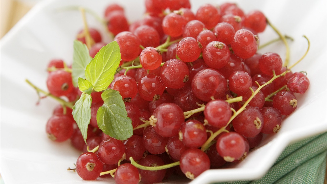 HD wallpaper ovoce dezert (2) #9 - 1366x768