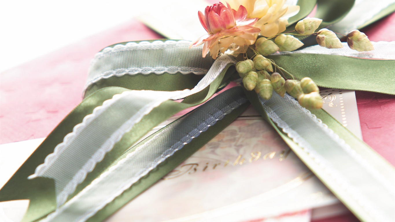 Gift decoration wallpaper (2) #12 - 1366x768