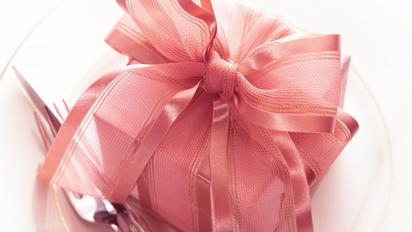 Gift decoration wallpaper (3) #14 - 1366x768