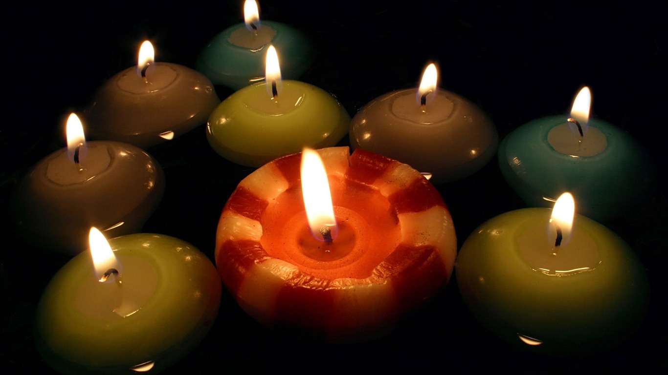 Luz de las velas fondo de pantalla (1) #14 - 1366x768