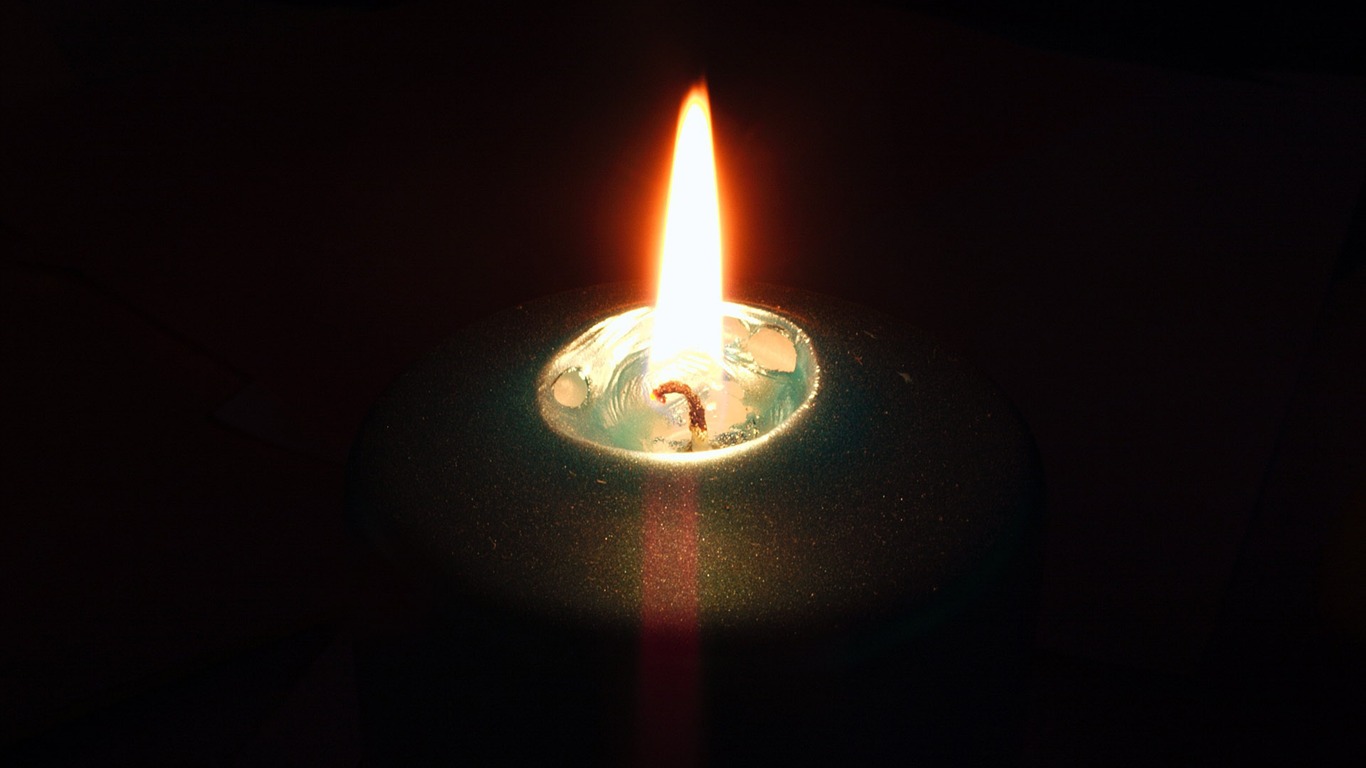 Fondos de escritorio de luz de las velas (2) #11 - 1366x768