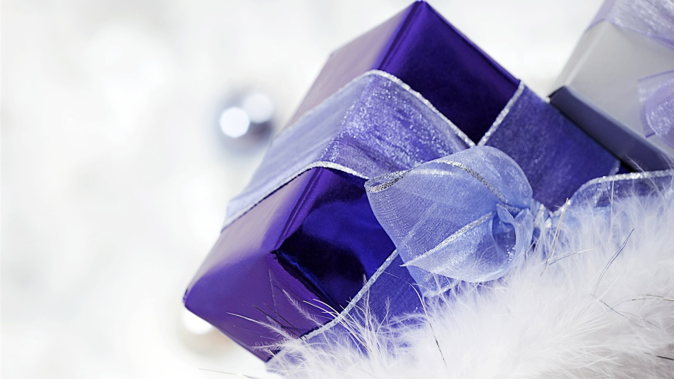 Gift decoration wallpaper (5) #2 - 1366x768