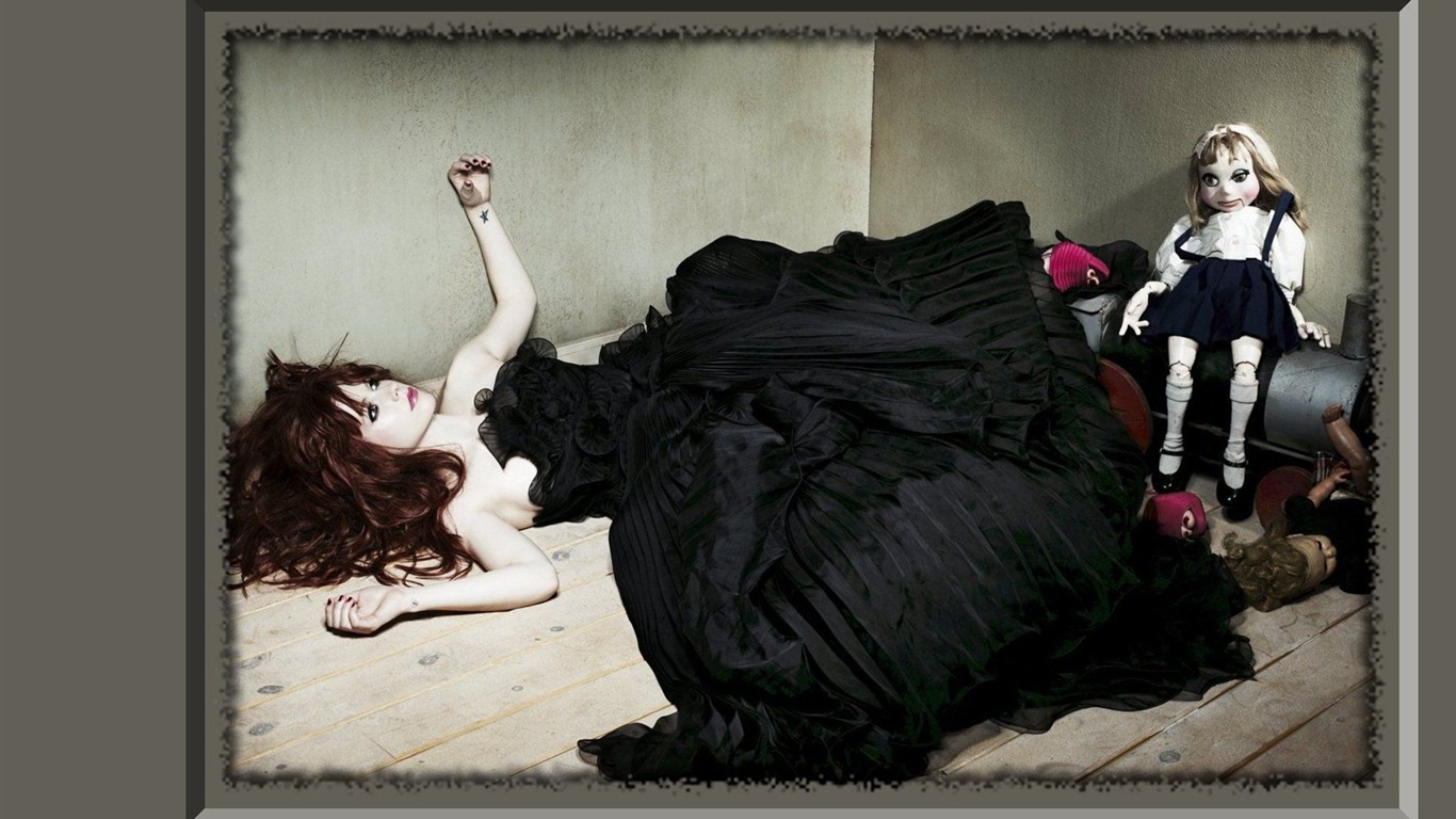 Avril Lavigne krásnou tapetu #3 - 1366x768