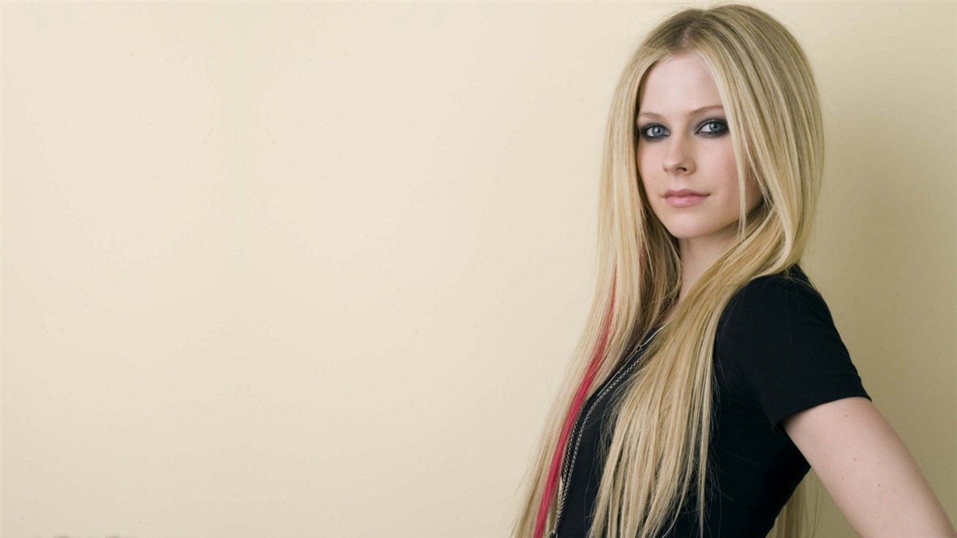 Avril Lavigne 艾薇儿·拉维妮 美女壁纸8 - 1366x768