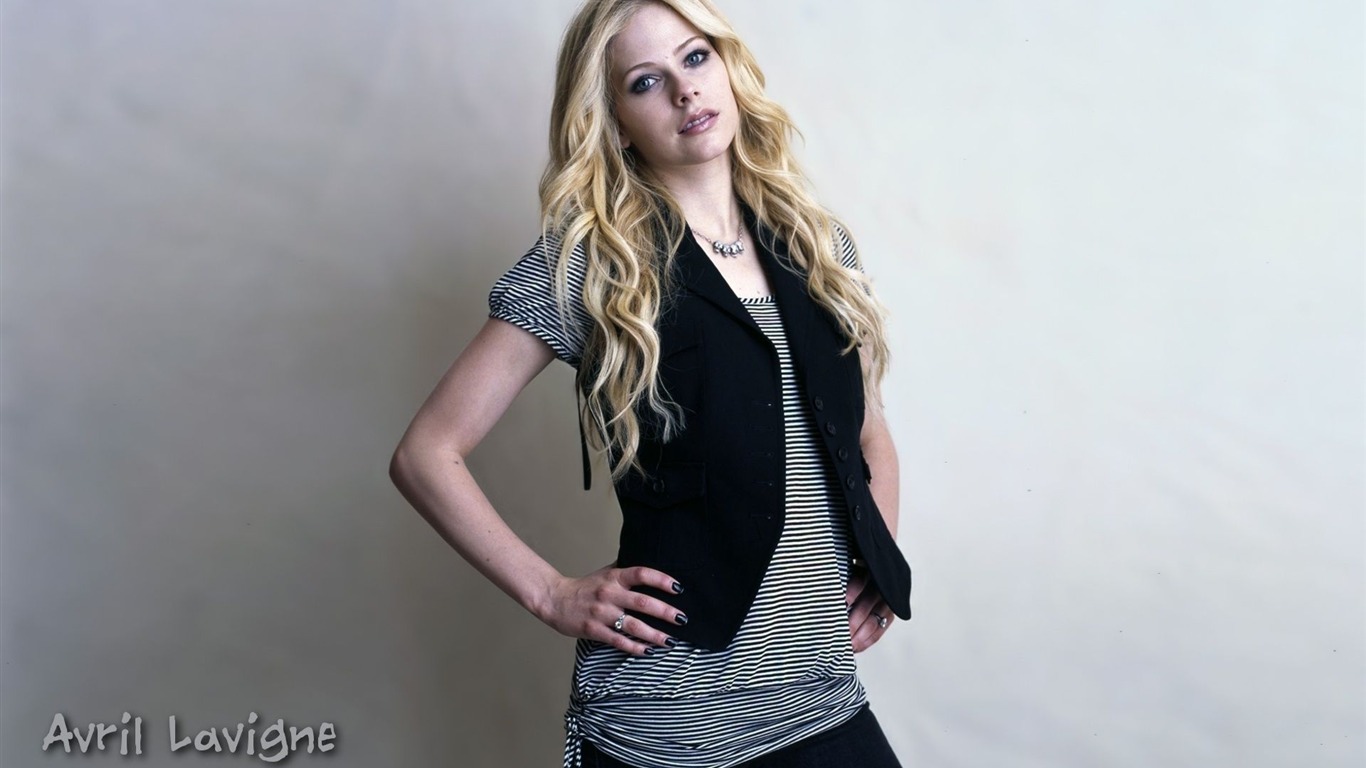 Avril Lavigne 艾薇儿·拉维妮 美女壁纸15 - 1366x768