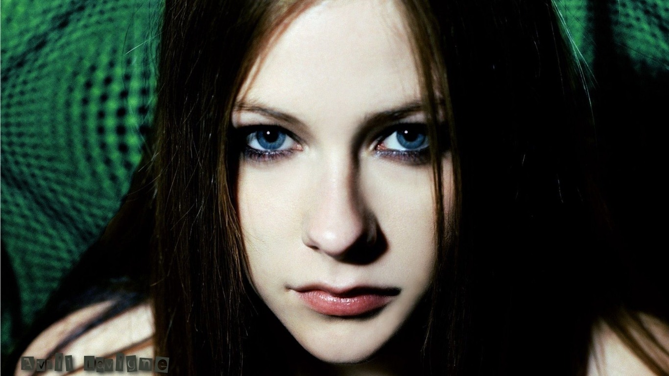Avril Lavigne krásnou tapetu #21 - 1366x768