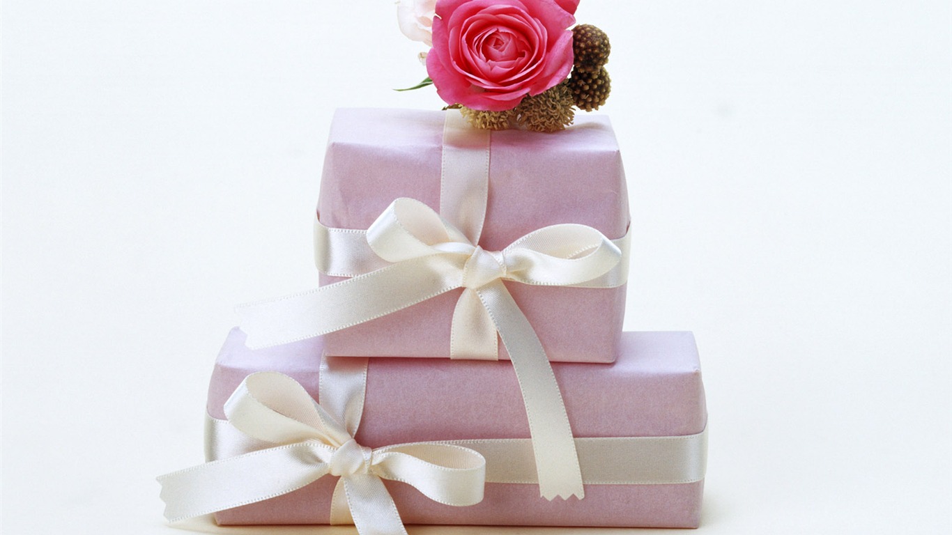 Gift wallpapers (2) #20 - 1366x768