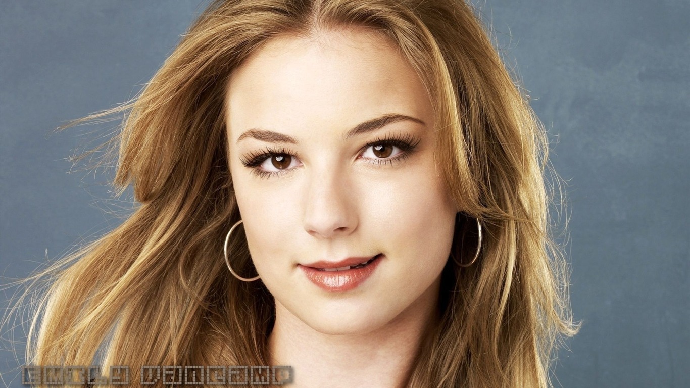 Emily VanCamp beau fond d'écran #1 - 1366x768