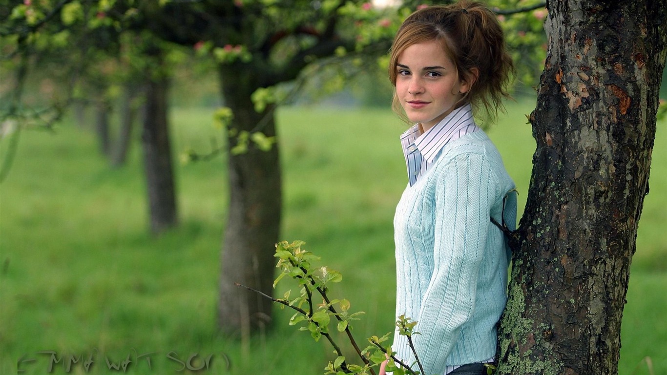 Emma Watson krásnou tapetu #2 - 1366x768
