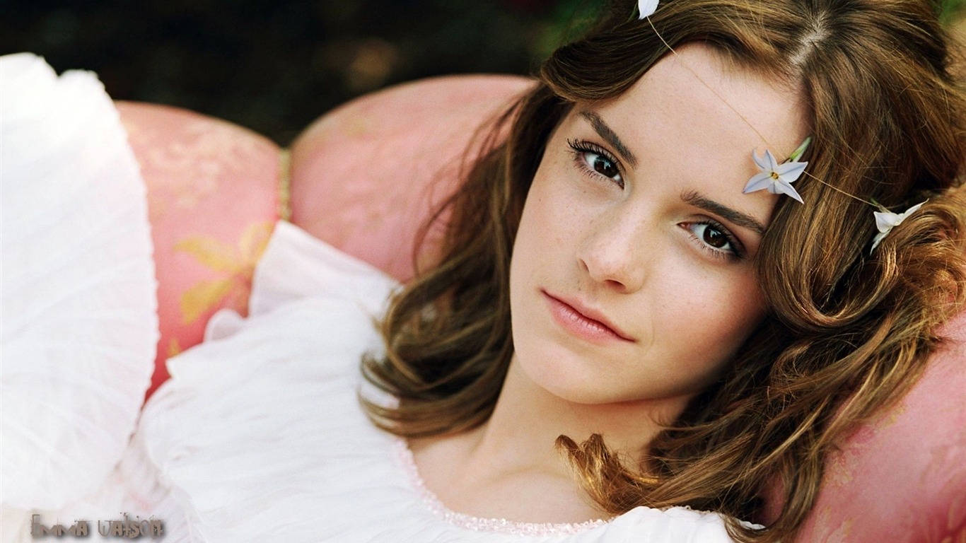Emma Watson krásnou tapetu #28 - 1366x768