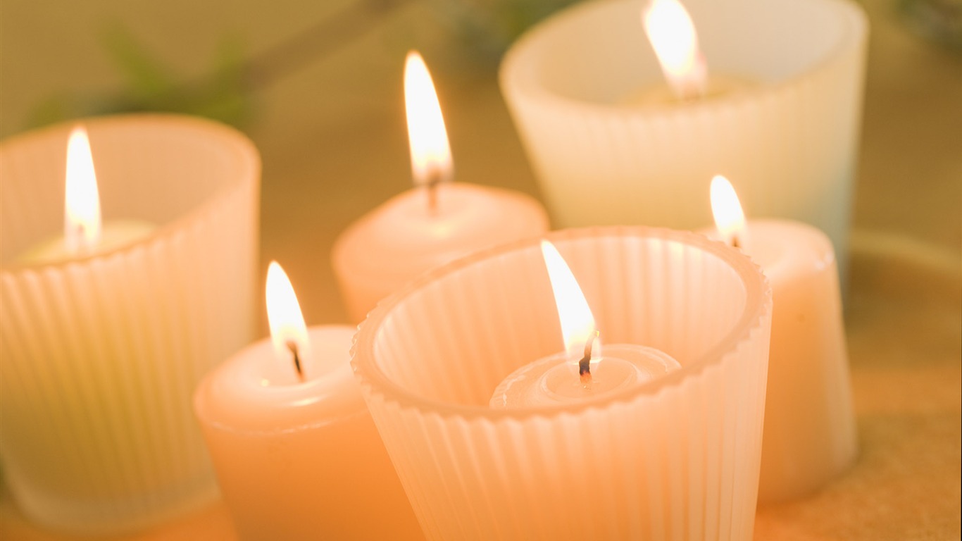 Fondos de escritorio de luz de las velas (6) #12 - 1366x768