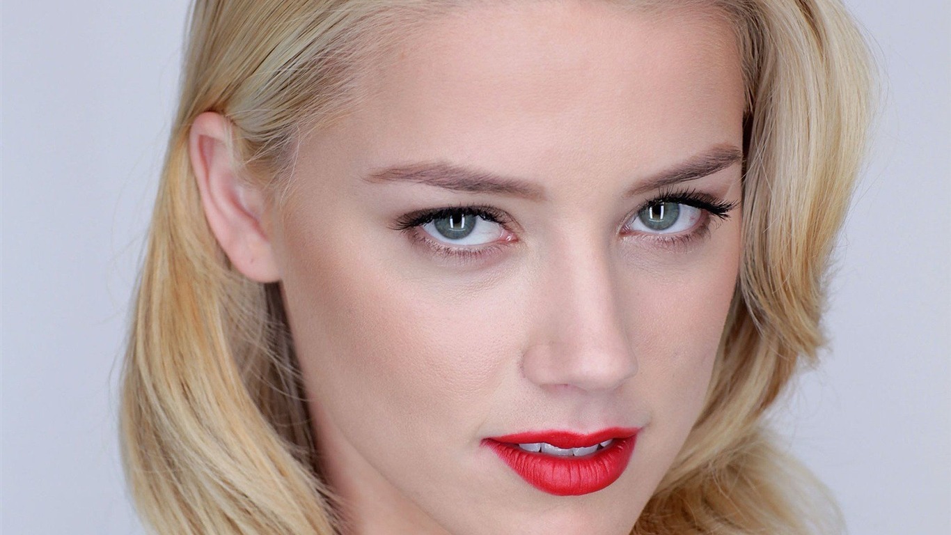 Amber Heard beautiful wallpaper #5 - 1366x768