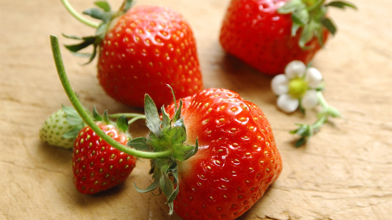 HD Wallpaper frischen Erdbeeren #2 - 1366x768