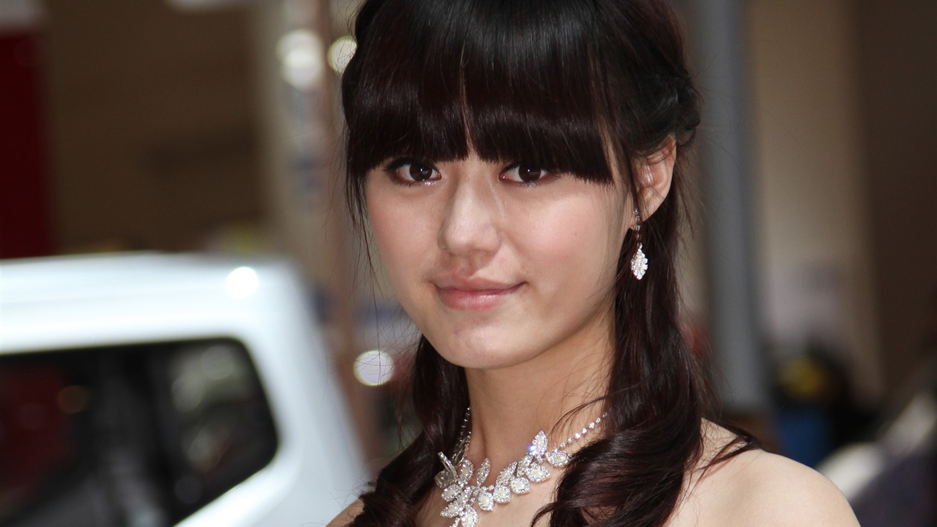 2010北京车展美女 (一般般般作品)12 - 1366x768 壁纸