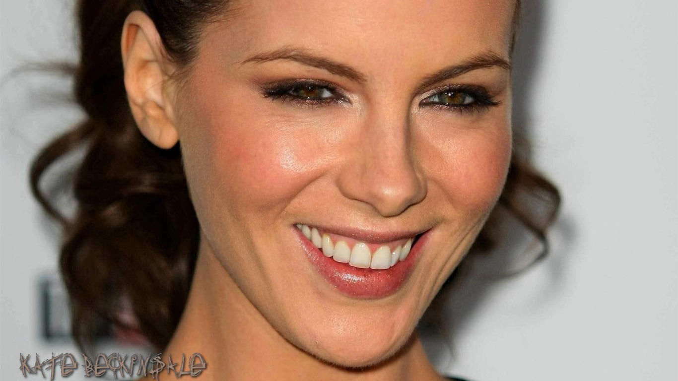 Kate Beckinsale beautiful wallpaper #14 - 1366x768