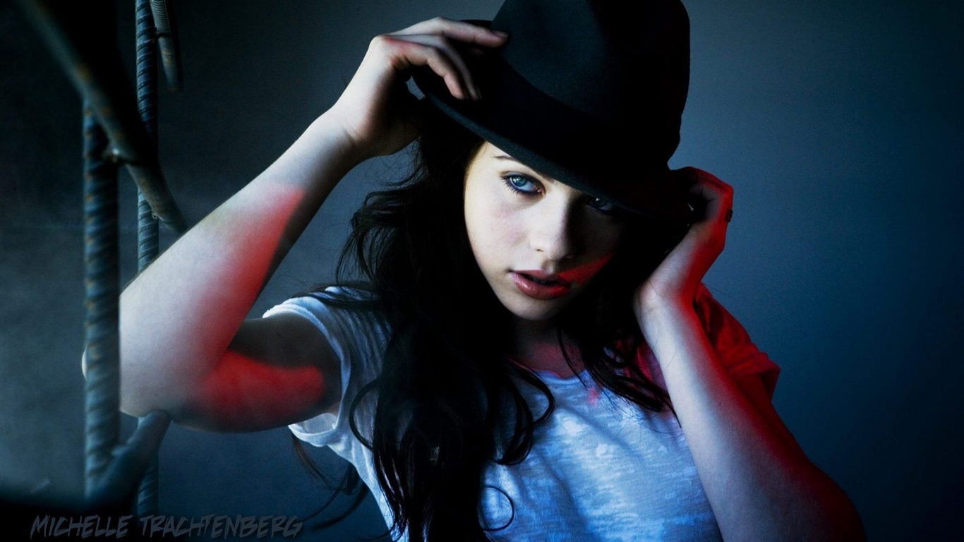 Michelle Trachtenberg beautiful wallpaper #6 - 1366x768