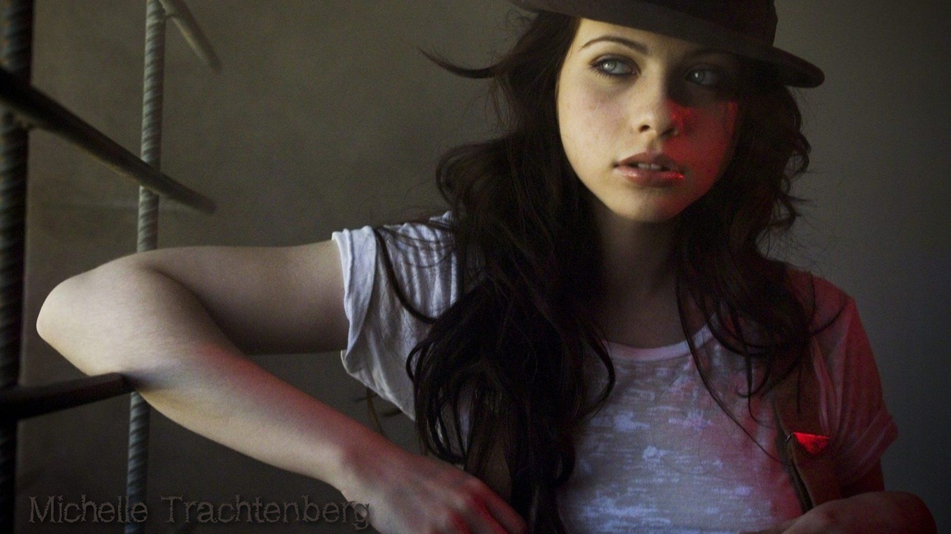 Michelle Trachtenberg krásnou tapetu #8 - 1366x768